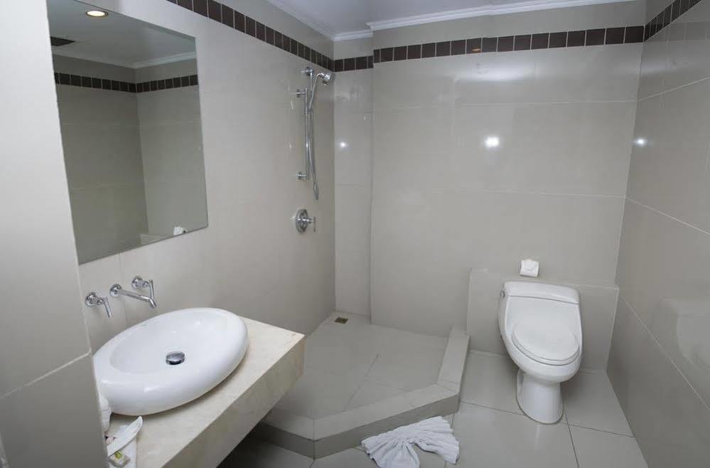 Torres Del Lago Suites And Apartments San José Eksteriør billede