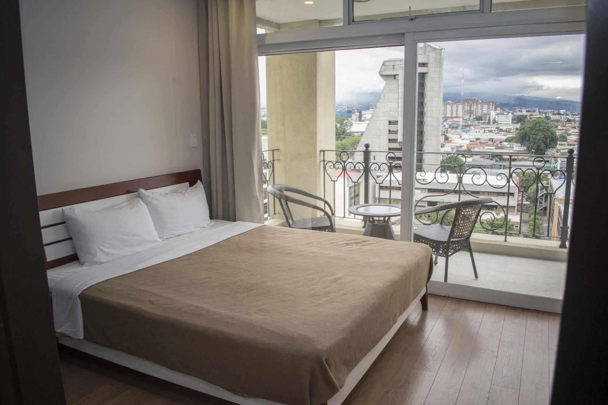 Torres Del Lago Suites And Apartments San José Eksteriør billede